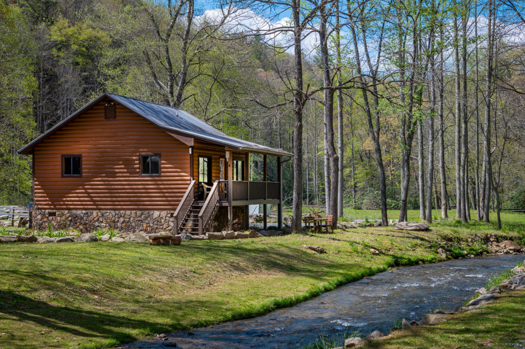 Creekside cabin at The Iron Horse Motorcycle Lodge in Stecoah, North Carolina. Best motorcycle lodging place to stay